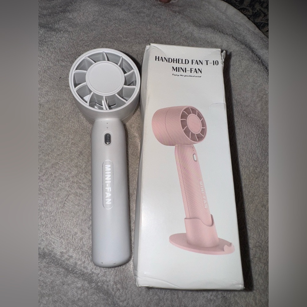 Miniwear Portable Fan in White and three speed mode